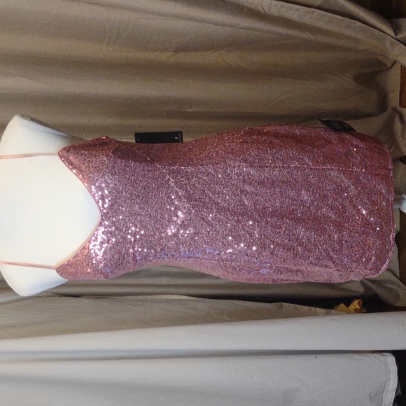 Lulus Dresses & Skirts - Lulu's pink sequin mini dress